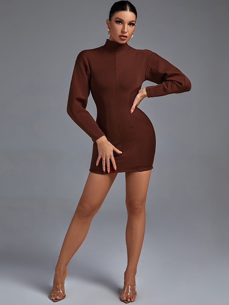Mini-robe bandage marron à manches longues et col haut